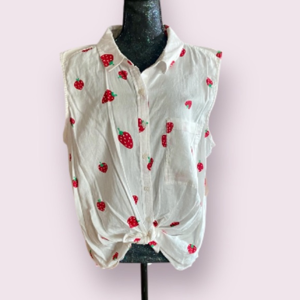 SO® Sleeveless Tie Front Shirt in Red Berry
